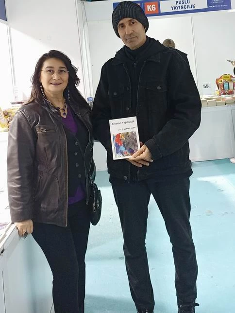 Derin Şiir Anlamın Yaşı Küçük Şiir Kitabı