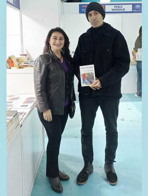 Derin Şiir Anlamın Yaşı Küçük Şiir Kitabı